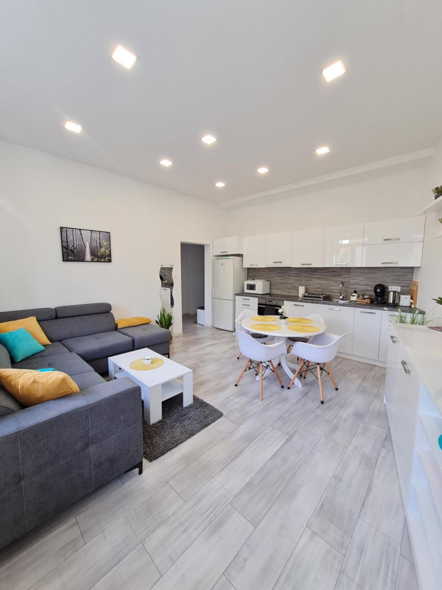 Napfeny Apartman Сегед Екстериор снимка