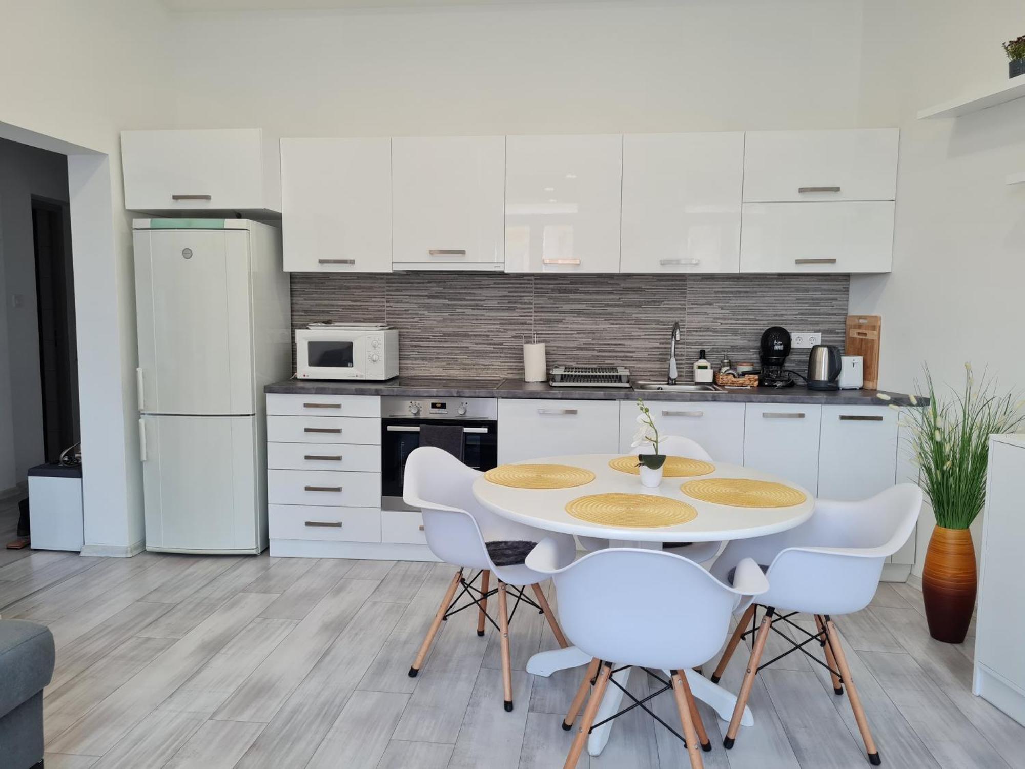 Napfeny Apartman Сегед Екстериор снимка