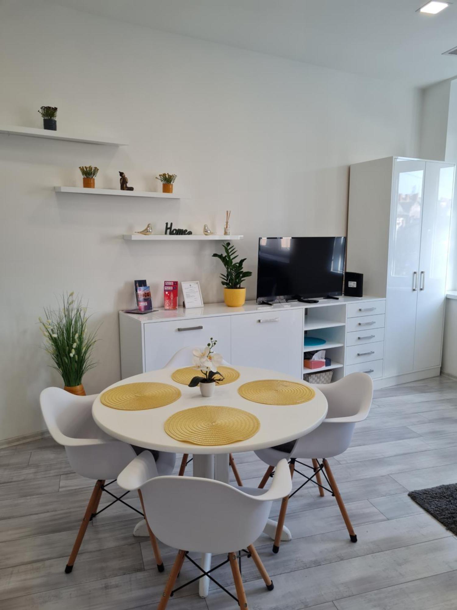 Napfeny Apartman Сегед Екстериор снимка