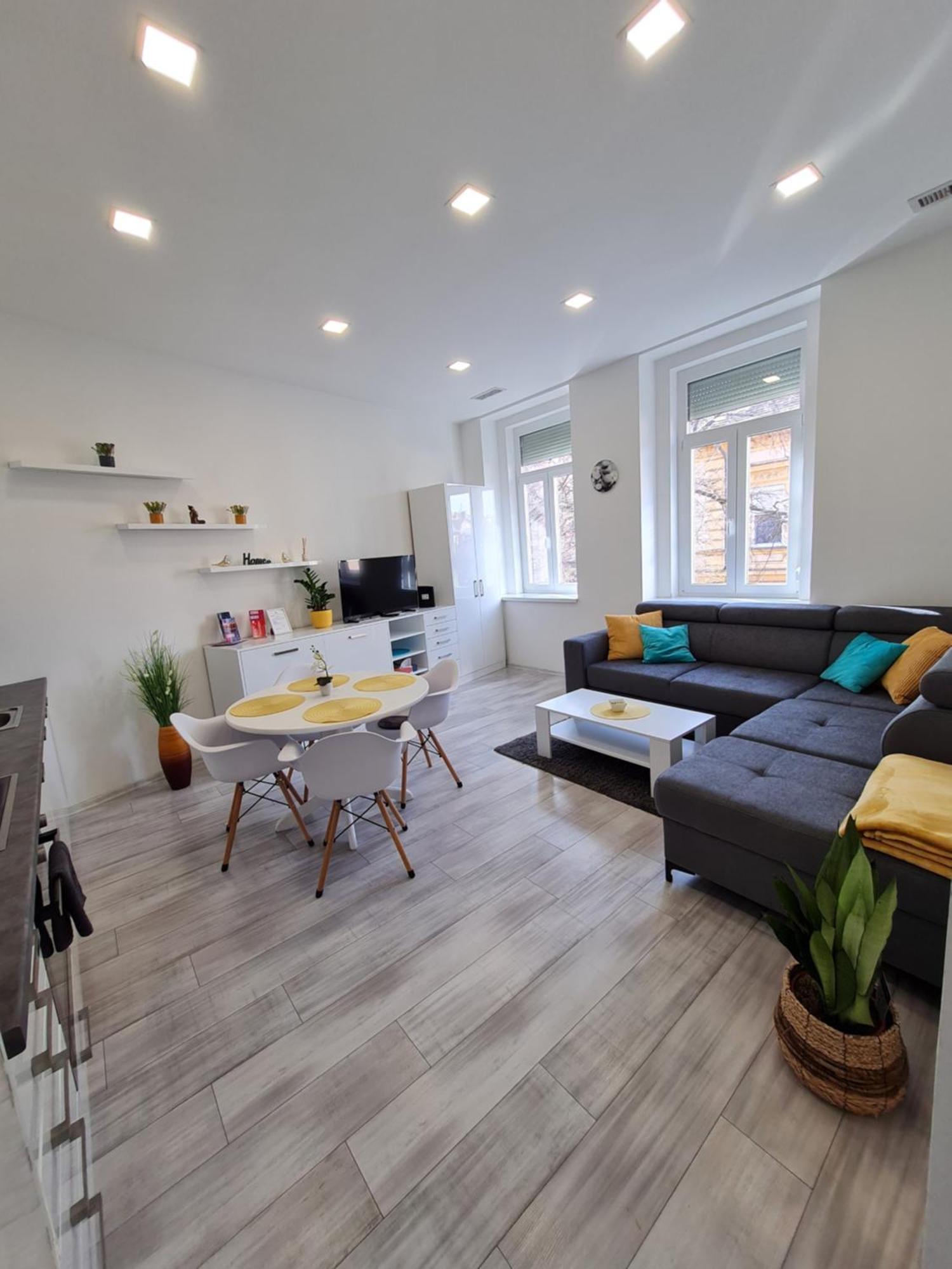 Napfeny Apartman Сегед Екстериор снимка