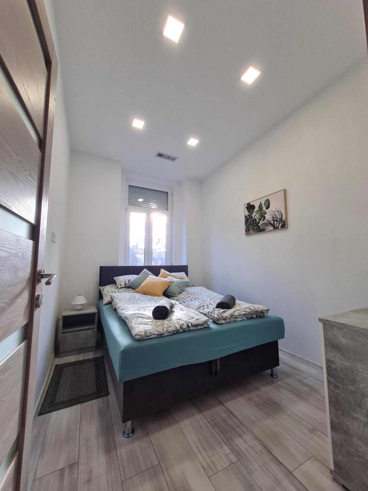 Napfeny Apartman Сегед Екстериор снимка